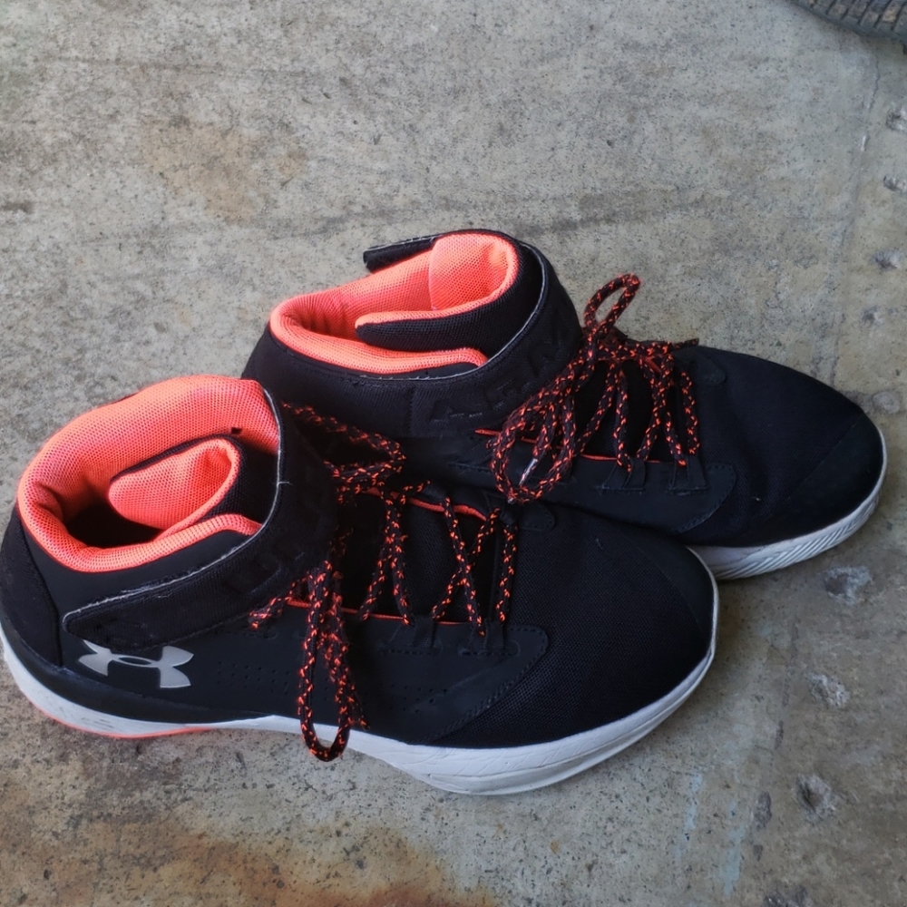 Under Armour mid top with velcro